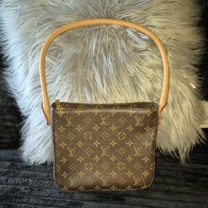 Louis Vuitton Looping MM Shoulder Bag. Vintage.
